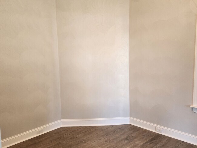 Building Photo - FOR RENT - PORTSMOUTH