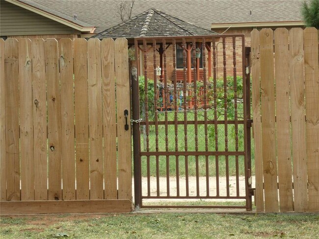 Building Photo - 1362 Beechwood Ln