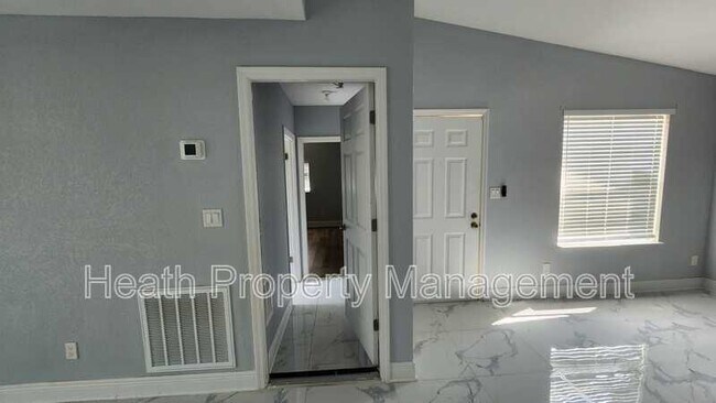 Building Photo - 2205 Calexico Way S