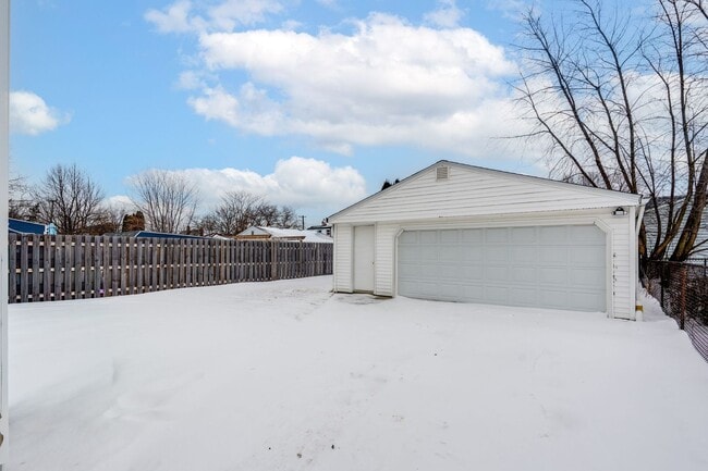 Building Photo - Welcome to a well-maintained 3-bedroom 1-bath home - Willowick, OH 44095