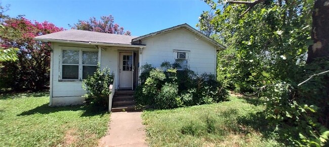 Primary Photo - 201 W Anderson Ave