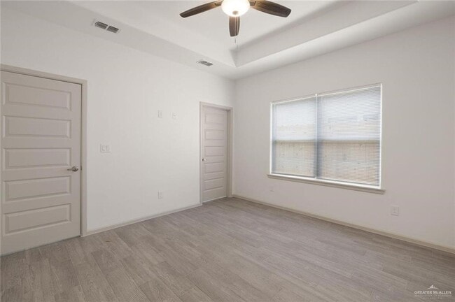 Building Photo - 11 S Alamo Rd