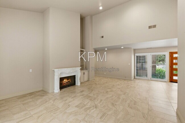 Building Photo - 3342 Cove Cir