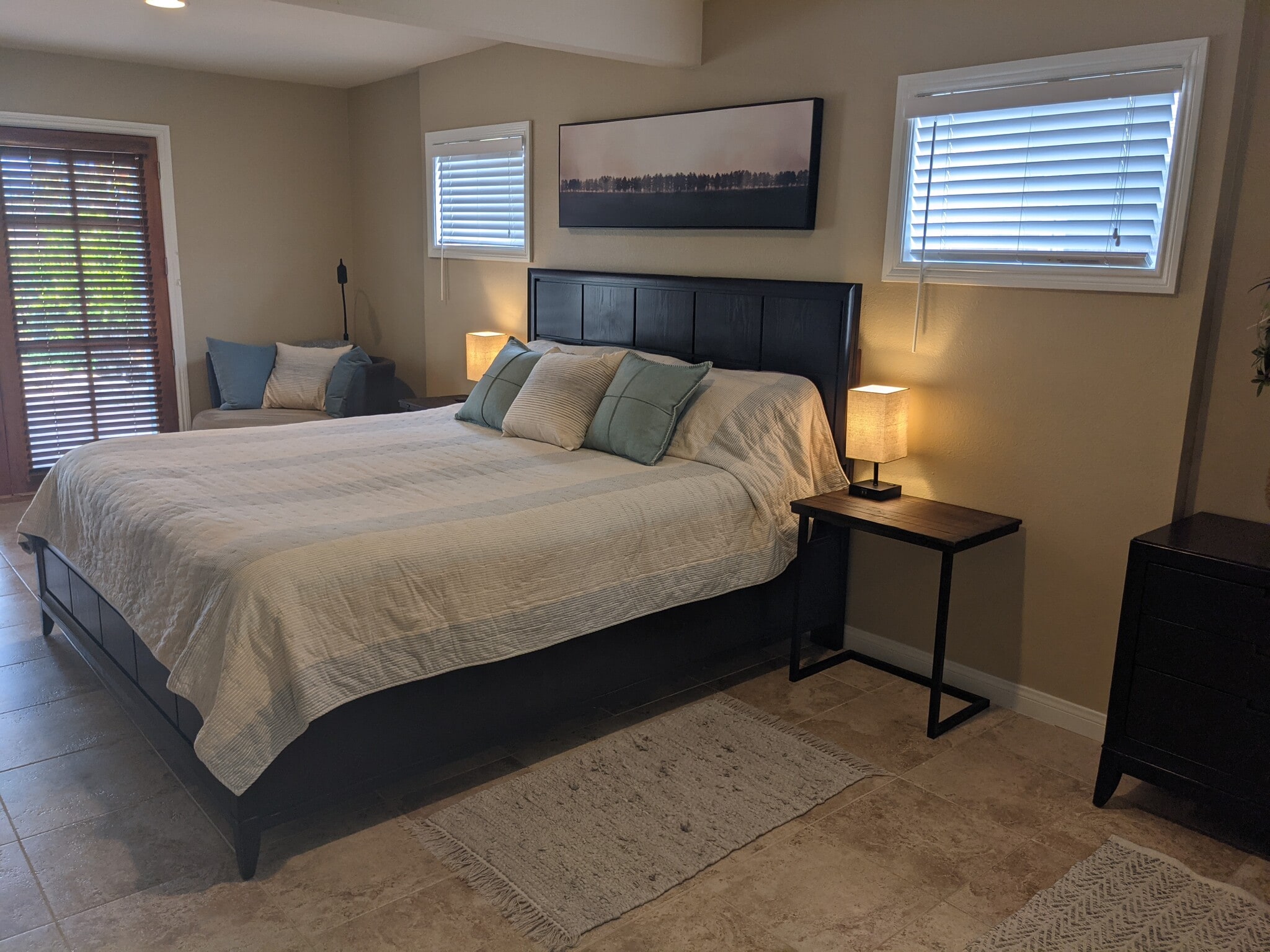 Roomy master bedroom - 4848 Diane Ave
