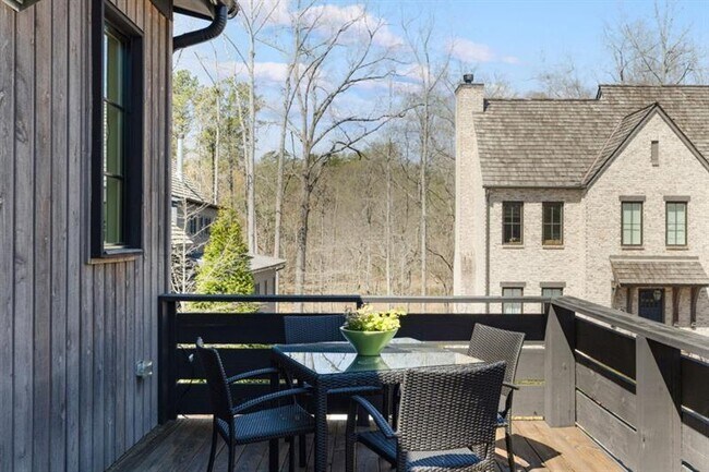 Building Photo - 304 Mado Ln