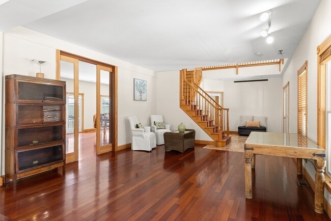 Building Photo - 25 Pleasant St