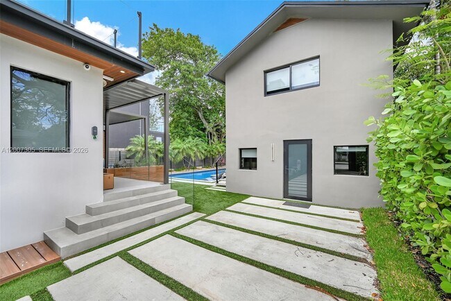 Building Photo - 145 NE 49th St