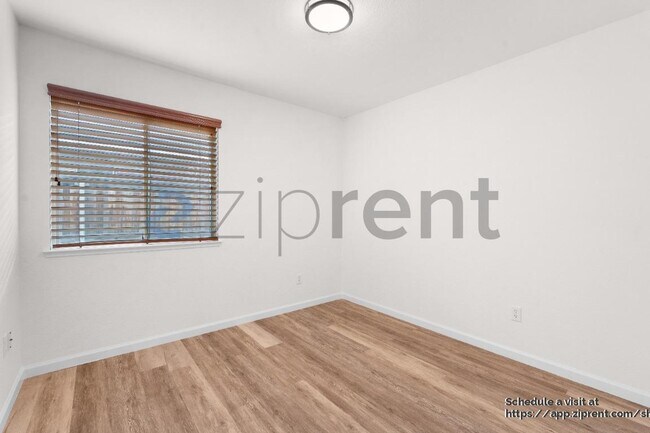 Building Photo - 8361 Delicato Way