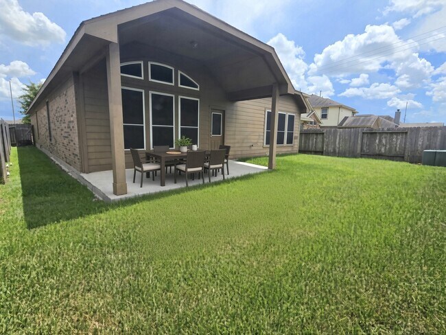 Building Photo - 8723 W Cres Lake Cir