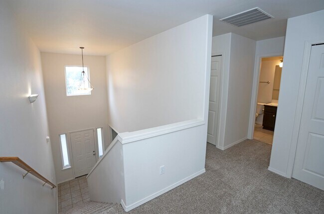 Building Photo - Very Nice 3 Bedroom Home - Cul de sac!