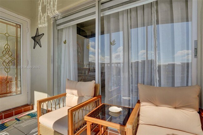 Building Photo - 330 SE 2nd St