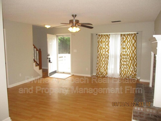 Building Photo - 830 Jamestown Manor Park