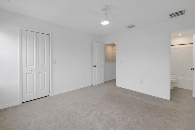Building Photo - 6111 Fairmont Ln