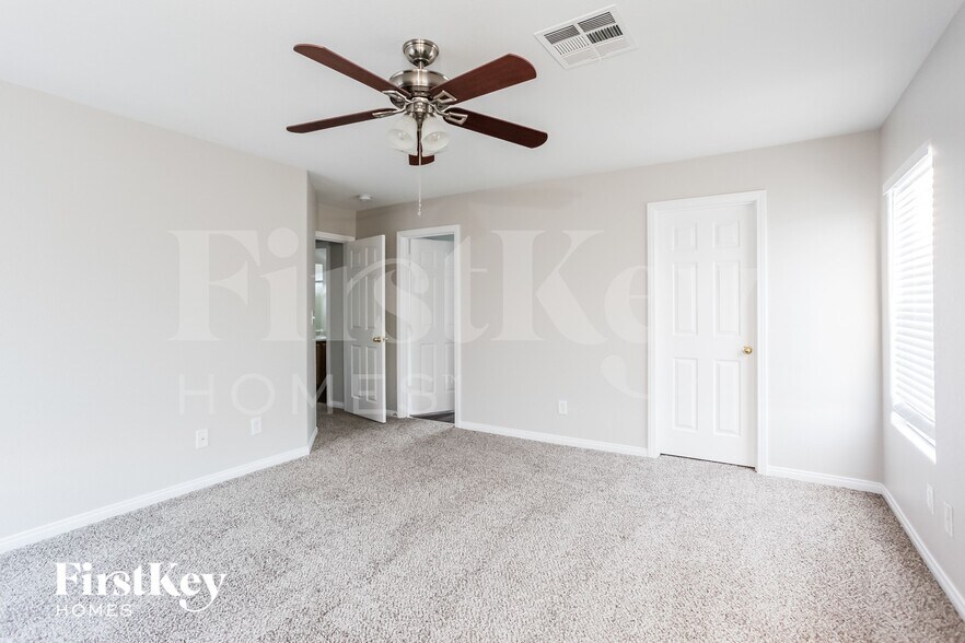 Building Photo - 5013 Whistling Acres Ave