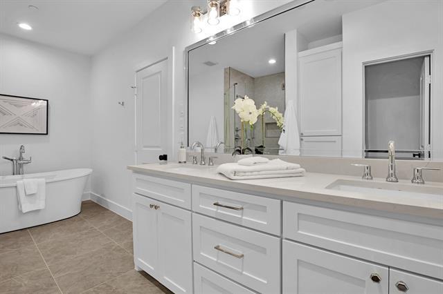 Building Photo - 4116 University Blvd