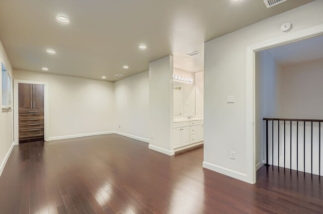 Building Photo - 8600 Tallwood Dr