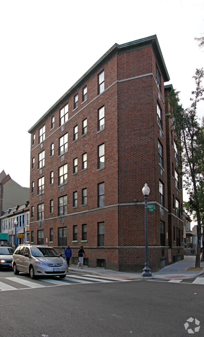 Exterior - Hiatt Place