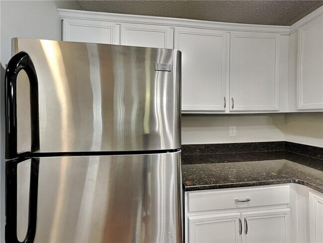 Building Photo - 20 Fieldview Ln