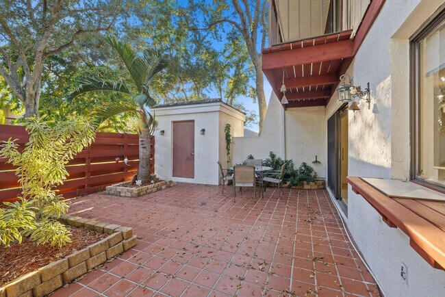 Building Photo - 3012 Willow Ln