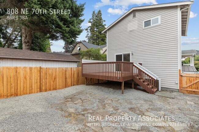 Building Photo - 808 NE 70th St