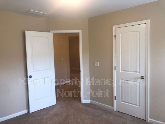 Building Photo - 1175 Hampton Oaks Dr