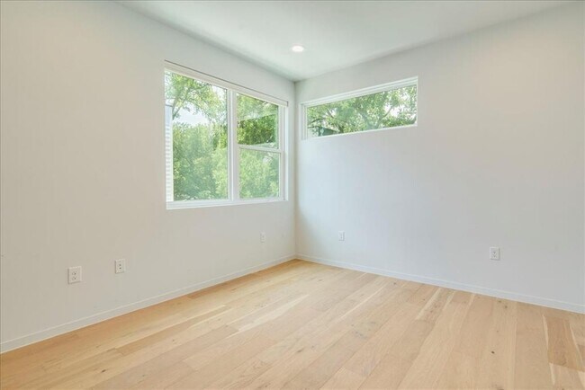 Building Photo - 908 Nalide St
