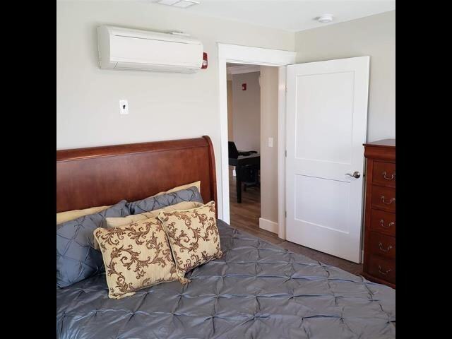 Building Photo - 10 4th St