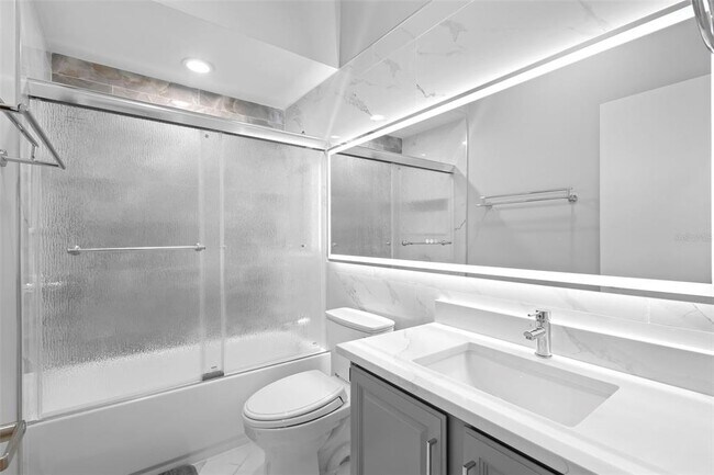 Building Photo - 5730 Parkview Lake Dr