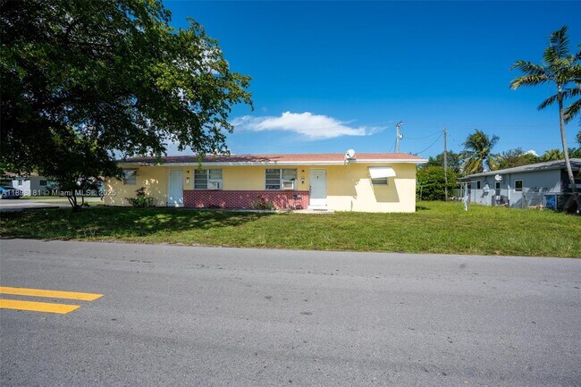 Building Photo - 821 SW 7th Ave