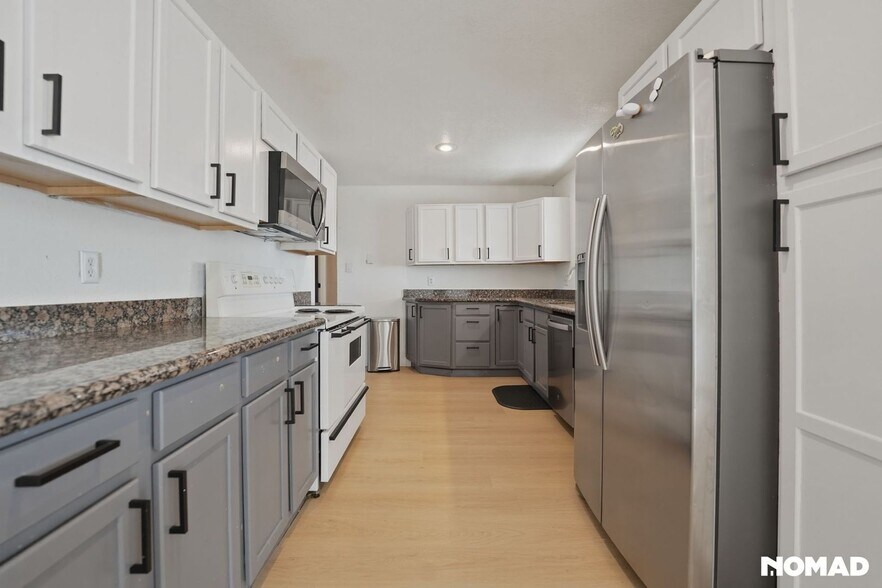 Building Photo - 9040 Yucca Way