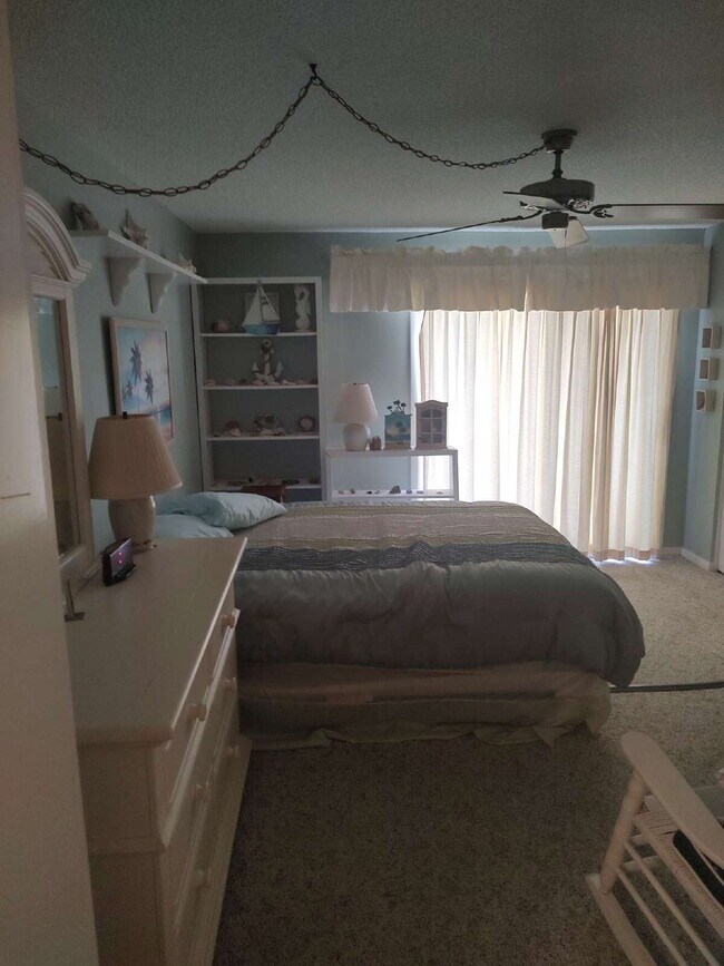 Building Photo - "Charming 1-Bedroom Condo in a 55+ Community."