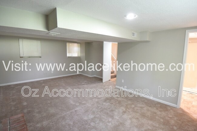 Building Photo - 5521 Perry Ln