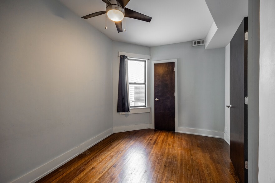 Building Photo - 3716 W Belmont Ave