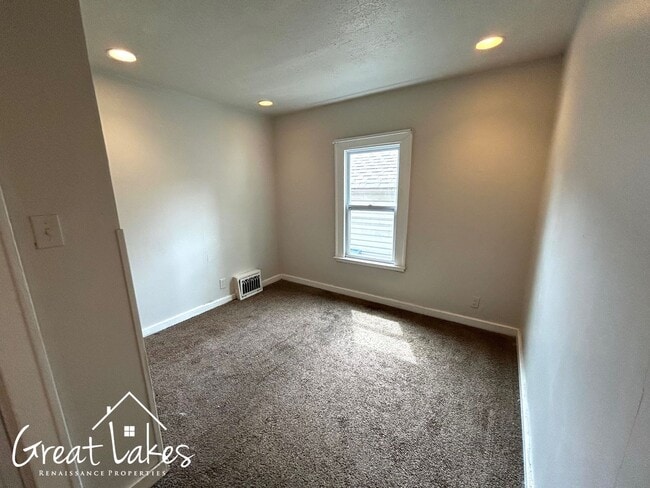 Building Photo - Charming 2 Bedroom 1 Bathroom now available for rent