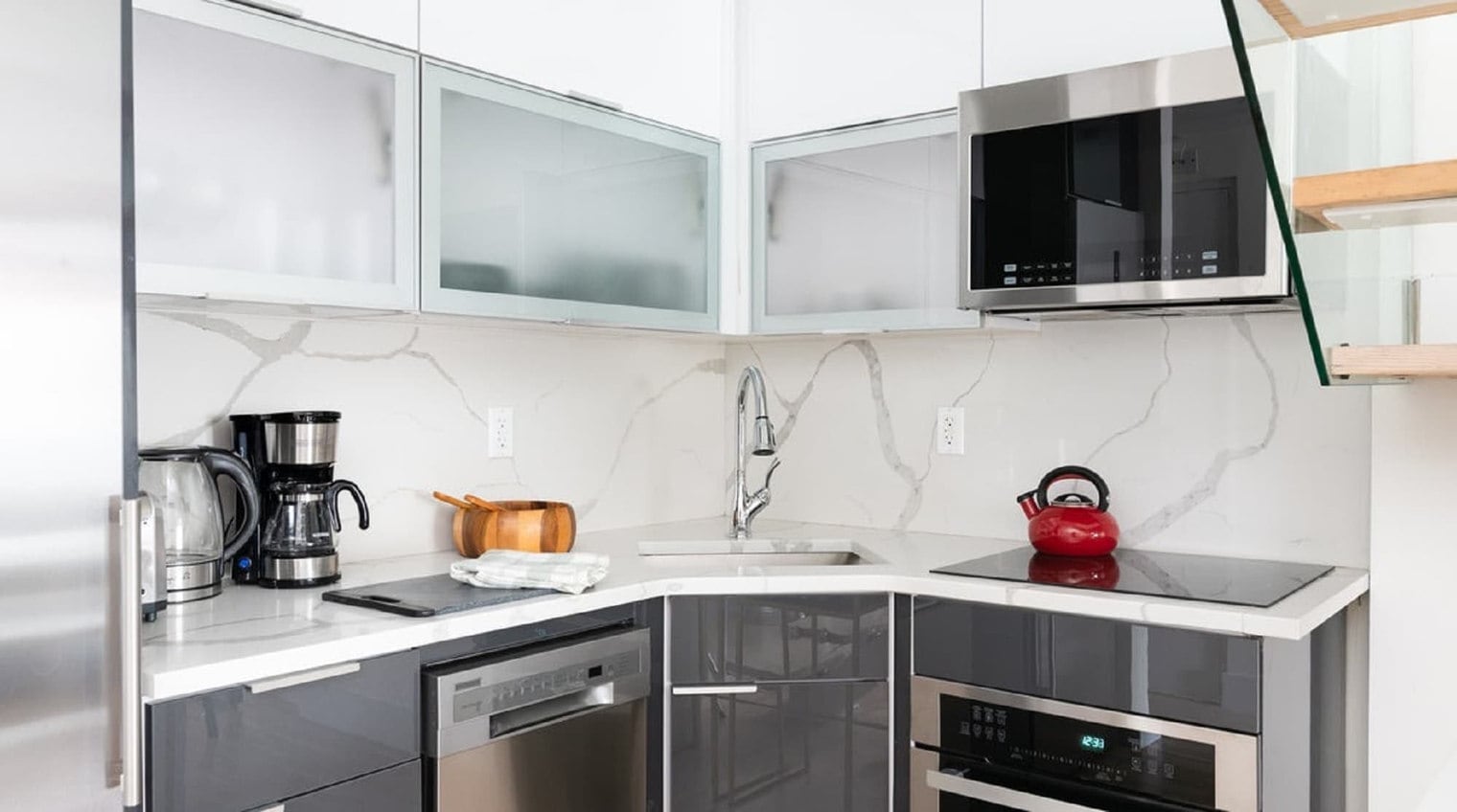 Building Photo - 244 E 75th St