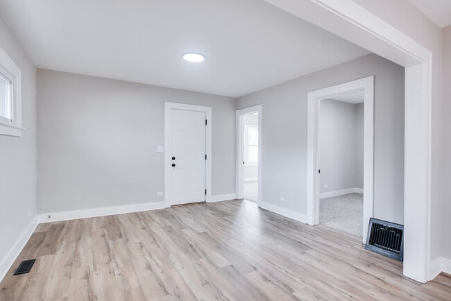 Building Photo - 1520 N Prairie Ave