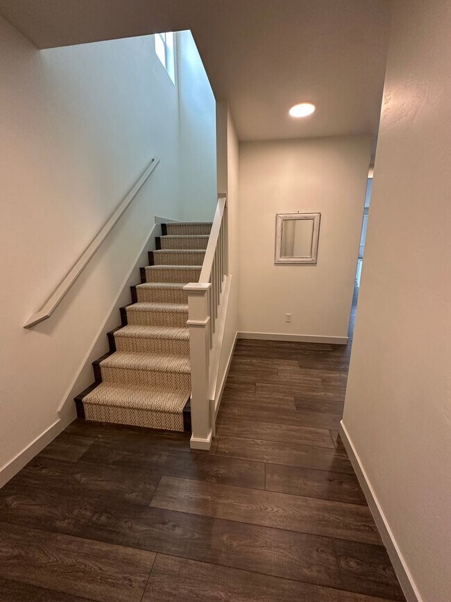 Building Photo - GORGEOUS Bountiful Home!!!