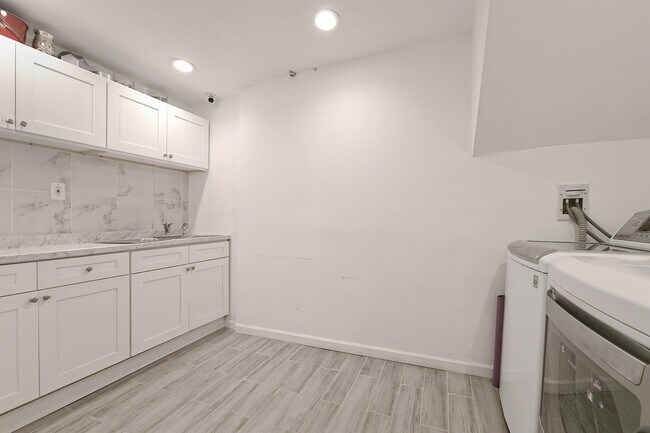 Building Photo - 2 Cherrywood Ln
