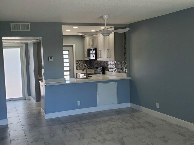 Building Photo - 1481 S Ocean Blvd