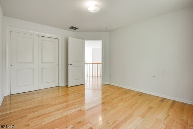 Building Photo - 26 Pine Ln