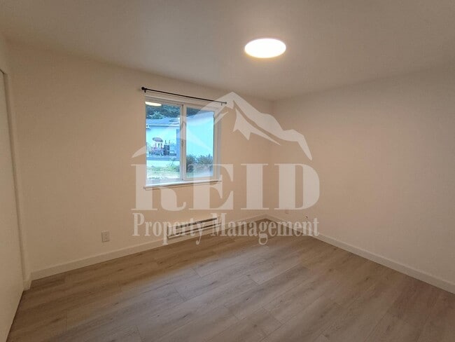 Building Photo - 7376/7378 Haynes Lane NE