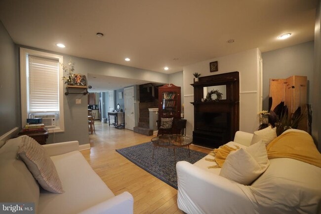 Building Photo - 908 New Market St