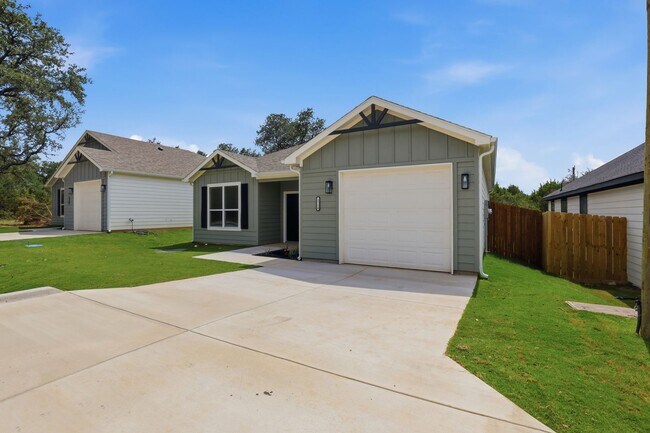 Building Photo - 5718 Barkridge Dr