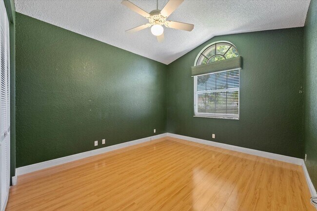 Building Photo - 10860 Fairmont Village Dr