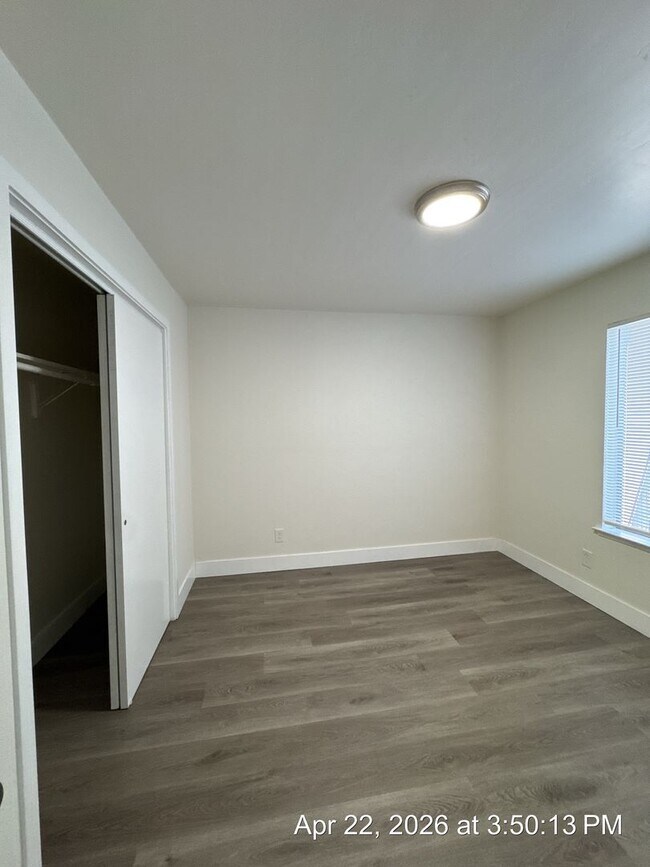 Building Photo - MOVE IN READY! 2 WEEKS OFF!! NO APP FEE! UPSTAIRS UNIT WITH BALCONY!