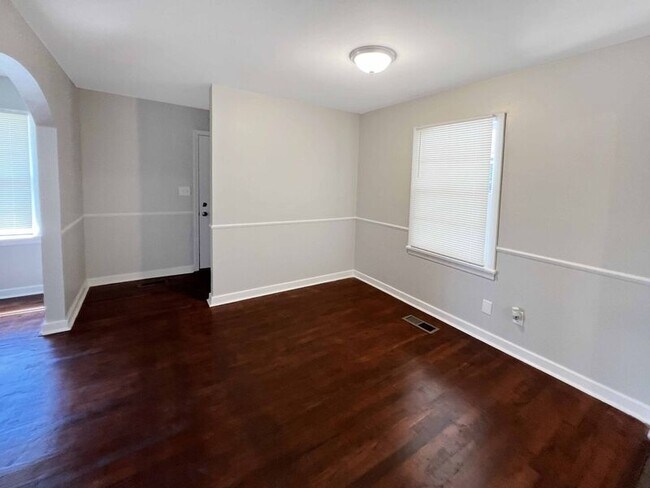 Building Photo - 1309 5th Pl NW