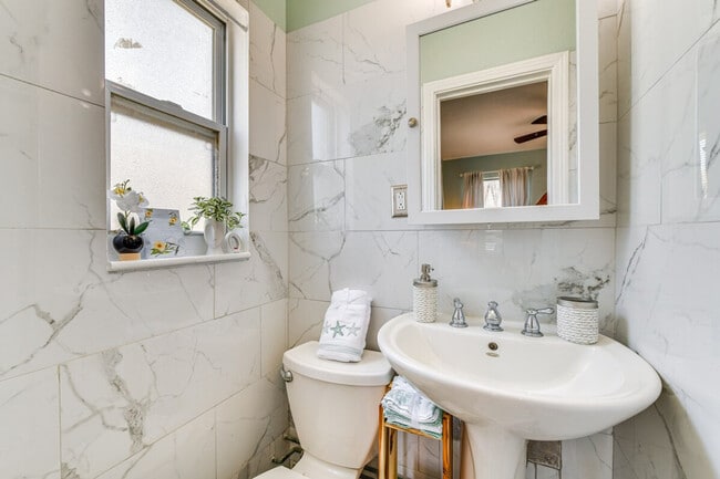 Building Photo - 340 78th Ave