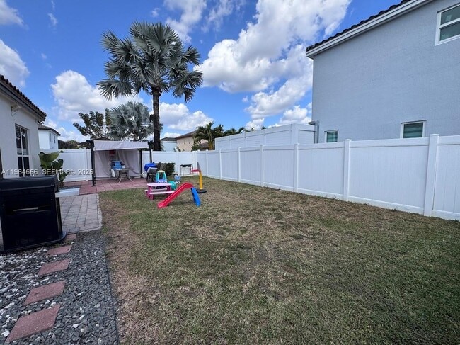 Building Photo - 9165 SW 170th Ave