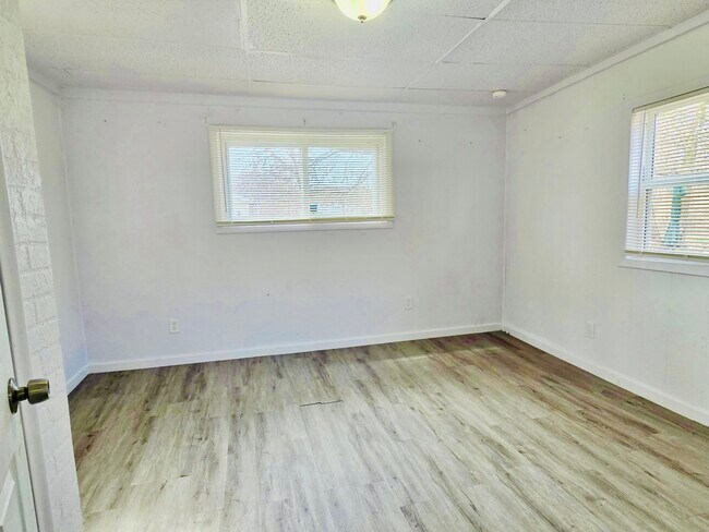 Building Photo - 9589 Mansfield St