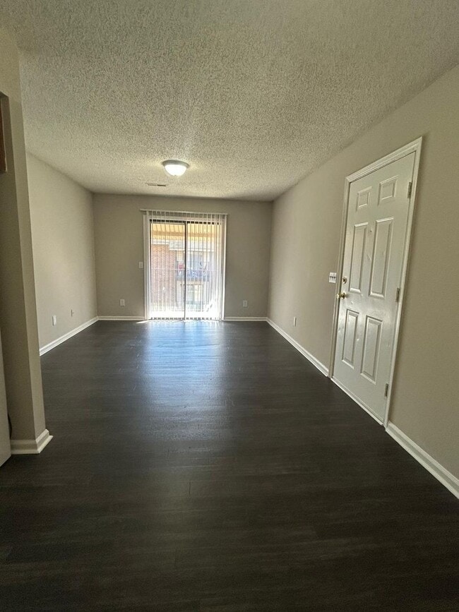 Building Photo - Modern Comfort & Convenience at Westfield Gardens Lexington  - 353F